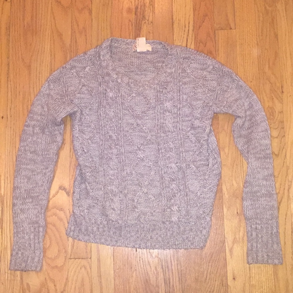 Long sleeve grey patterned sweater